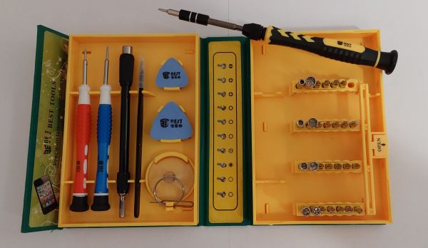 Multifunctional screwdriver set