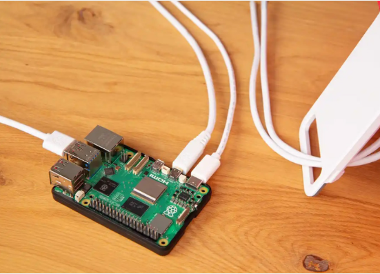 15,6" Raspberry Pi Monitor, Punainen/Valkoinen