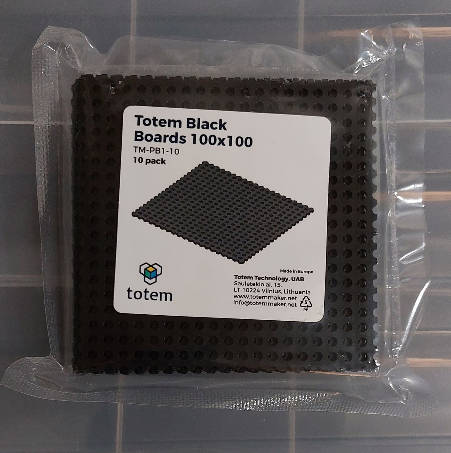 Totem, easy-to-cut black plastic sheets, 100×100 mm (10-PACK)